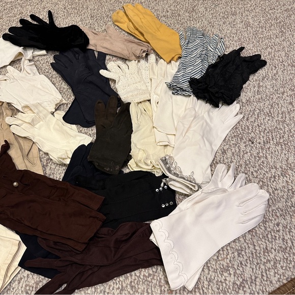 Vintage glove bundle - Picture 4 of 4